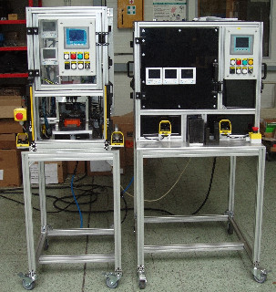 Jednoúčelový stroj je určen pro montáž, kontrolu a značení konektorů.
Zařízení je navrženo jako plně automatické  a je složeno ze dvou pracovních stanic.